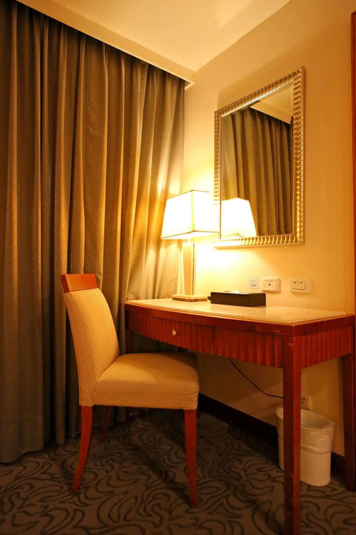 Elegance Hotel Taipei Exterior foto